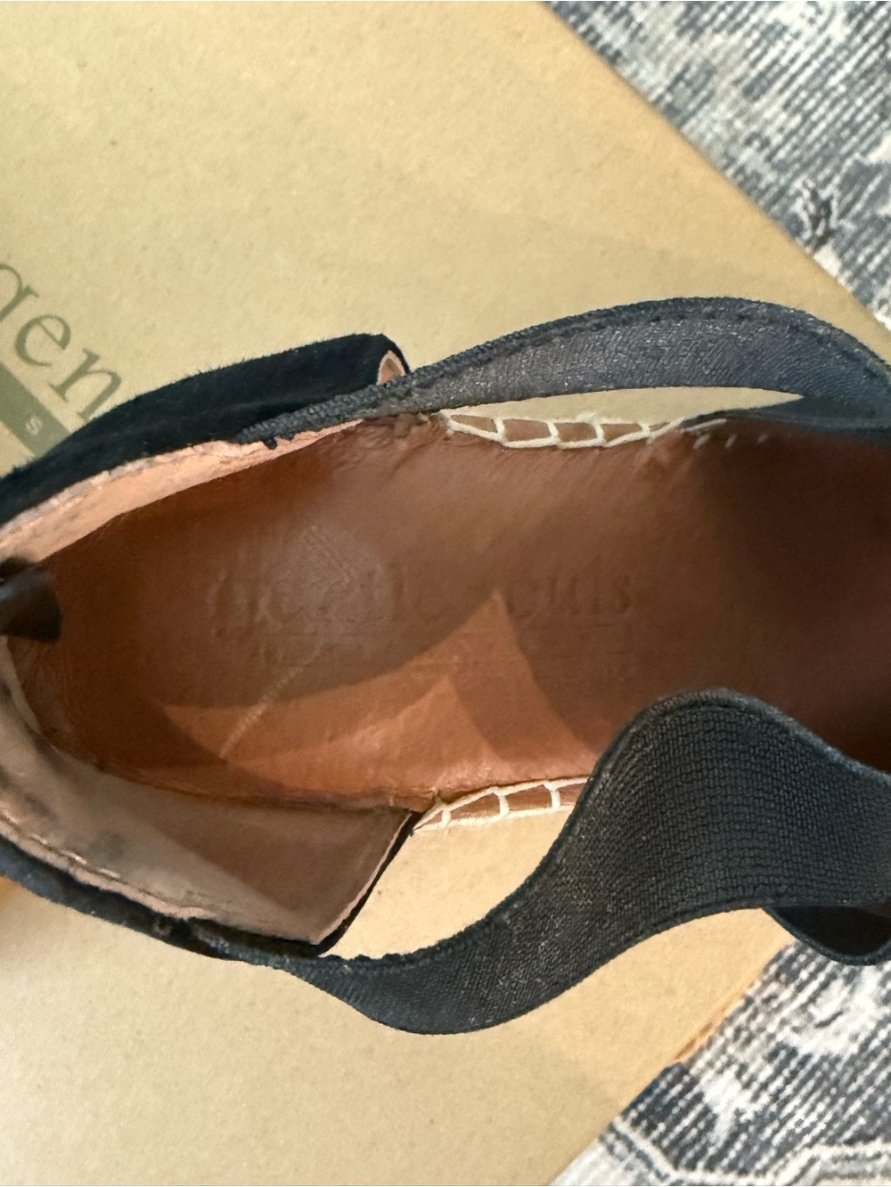 • Gentle Souls/Kenneth Cole • Colleen Cross Elastic Strap Wedge • Black • 9M - Picture 13 of 16